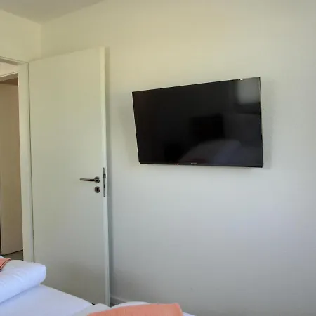 E9